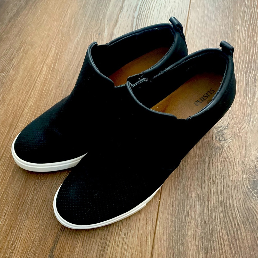 Susana booties NWOT 8.5 black